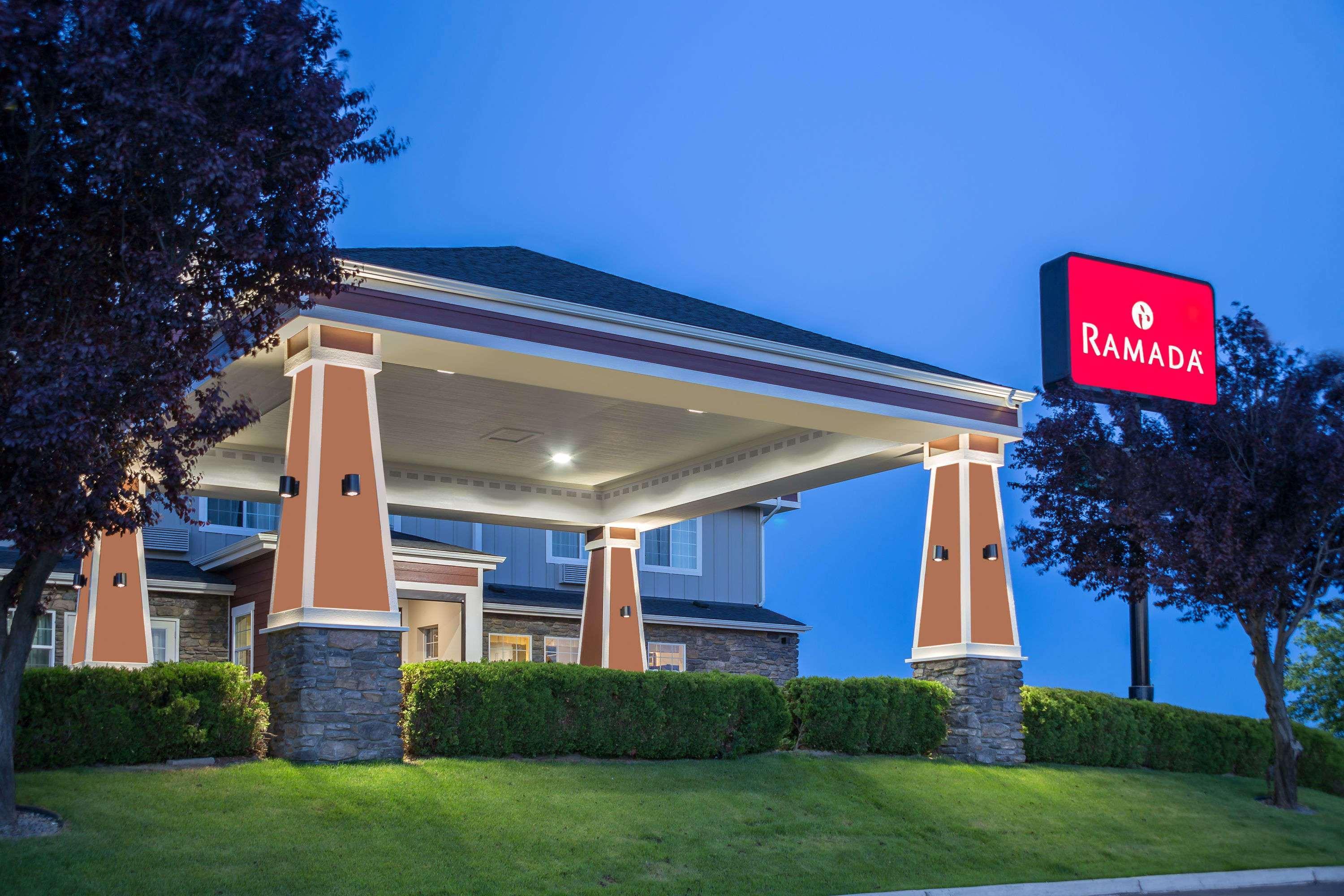 Ramada By Wyndham Мозес-Лейк Экстерьер фото