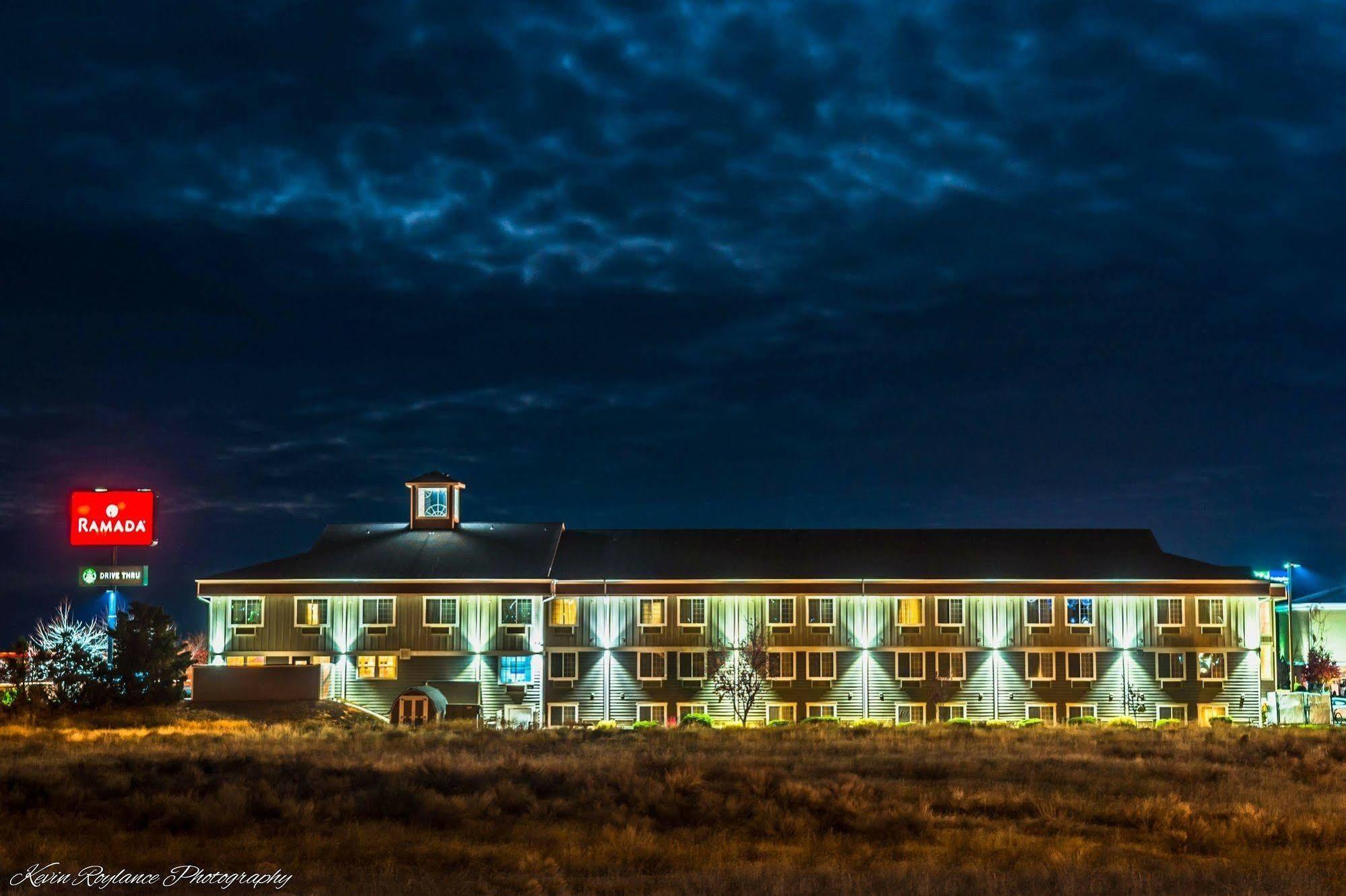Ramada By Wyndham Мозес-Лейк Экстерьер фото